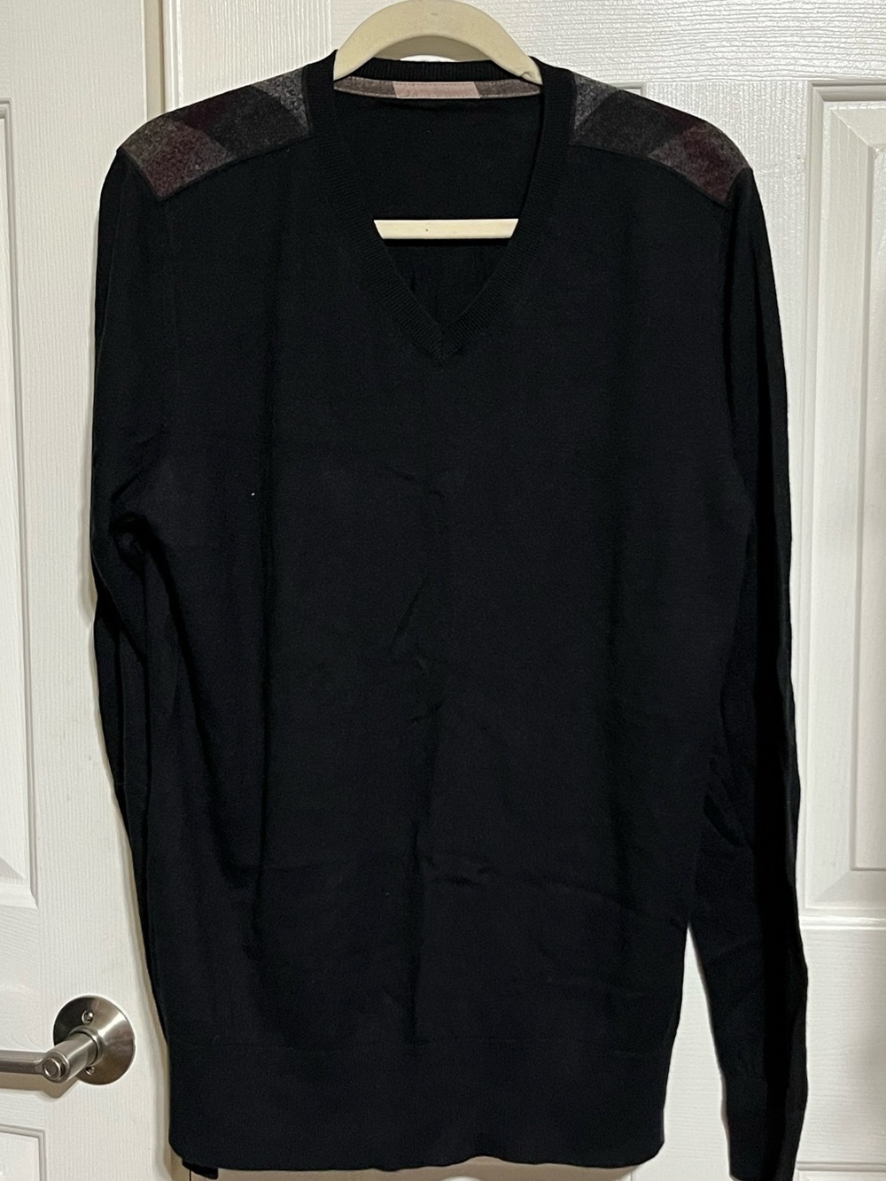 Burberry Black V-Neck Cashmere Sweater with Patterned Shoulder Panels
15-05